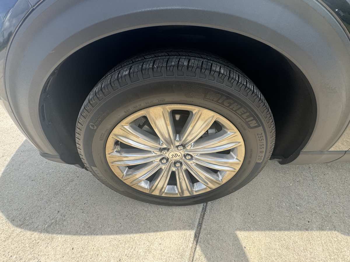 Photo 35 of this Ford Explorer