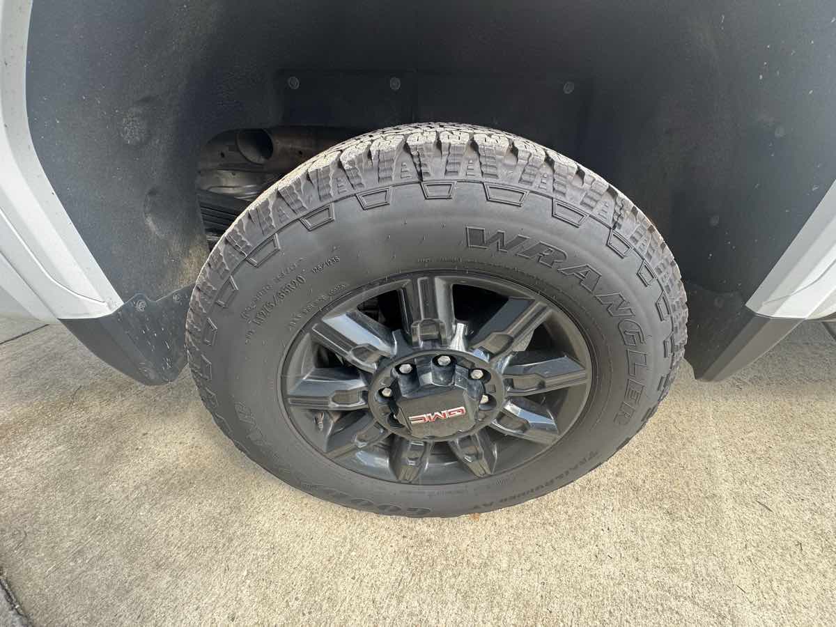 2024 GMC Sierra 2500HD AT4 - Photo 32