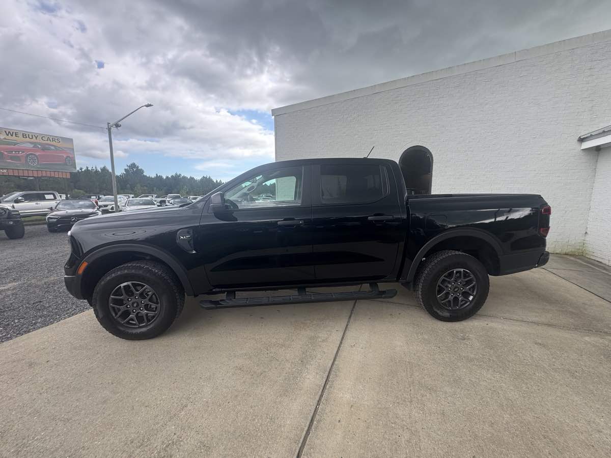 Photo 2 of this Ford Ranger