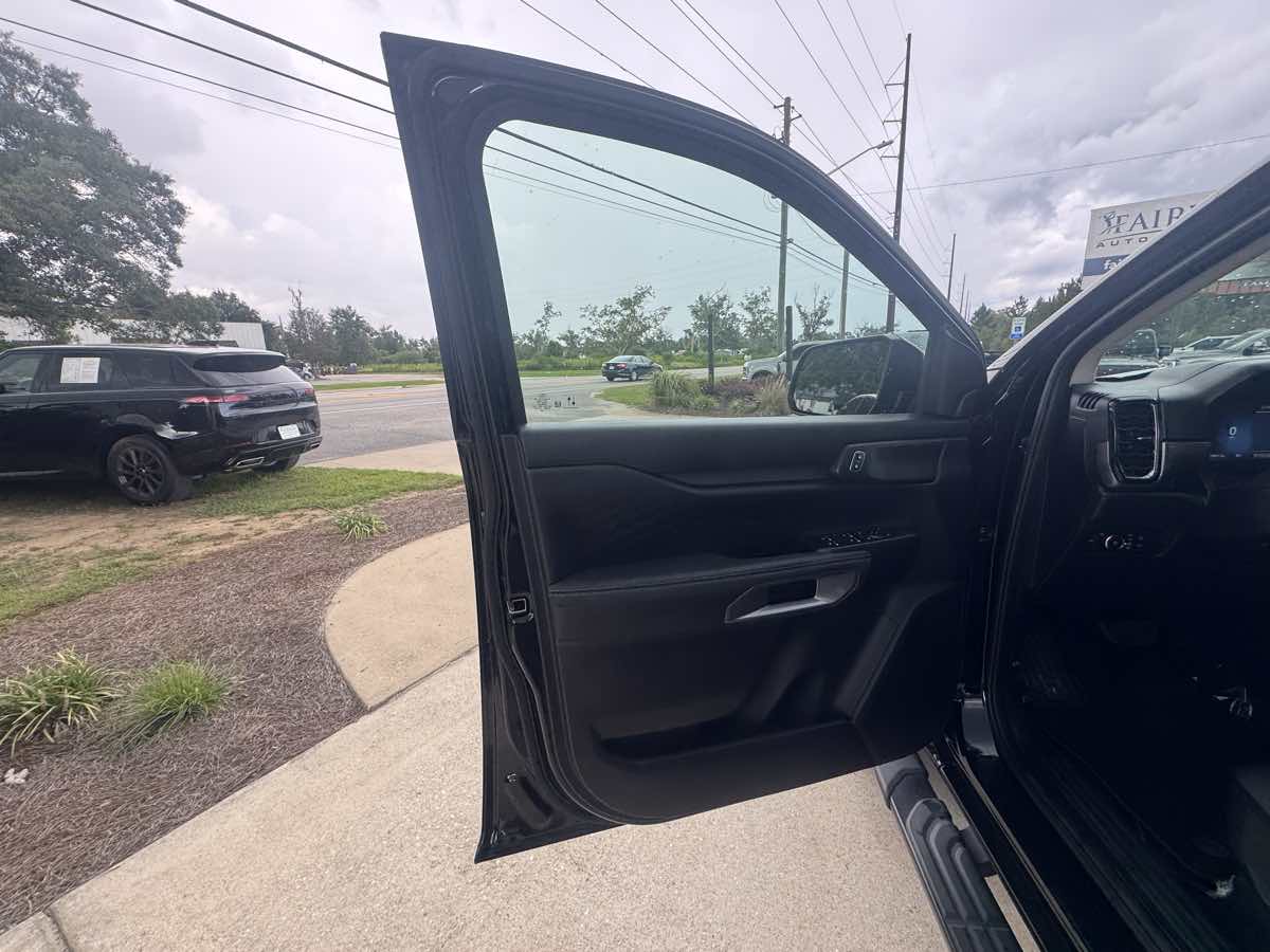 Photo 23 of this Ford Ranger