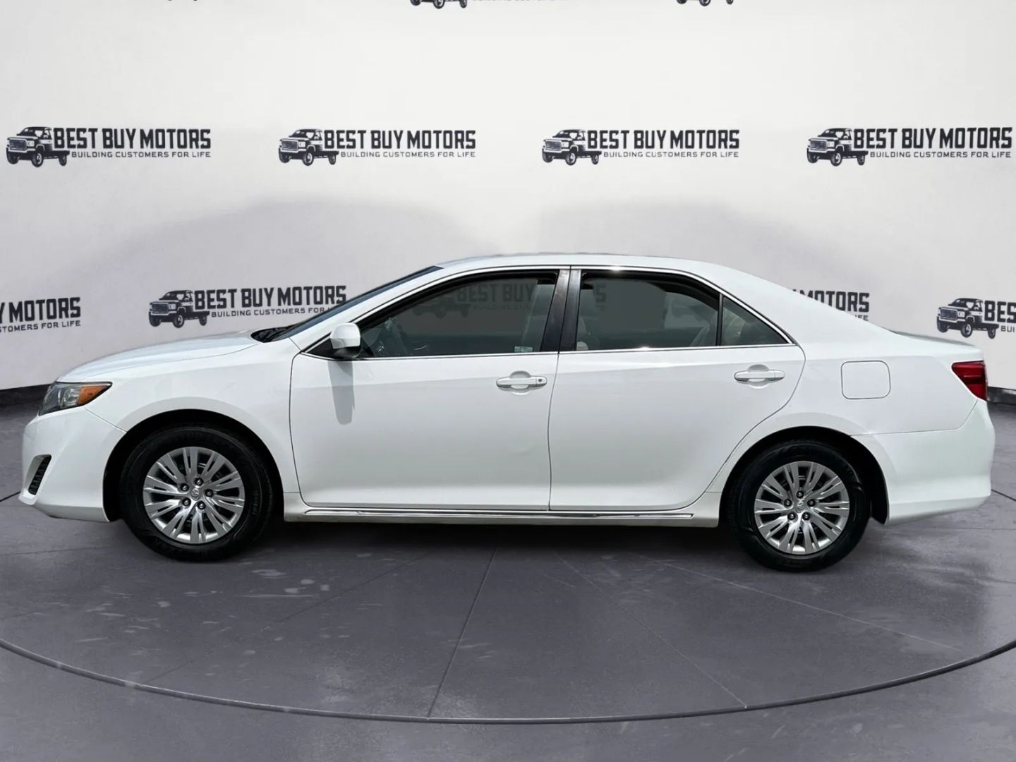 2014 Toyota Camry Hybrid LE photo 4
