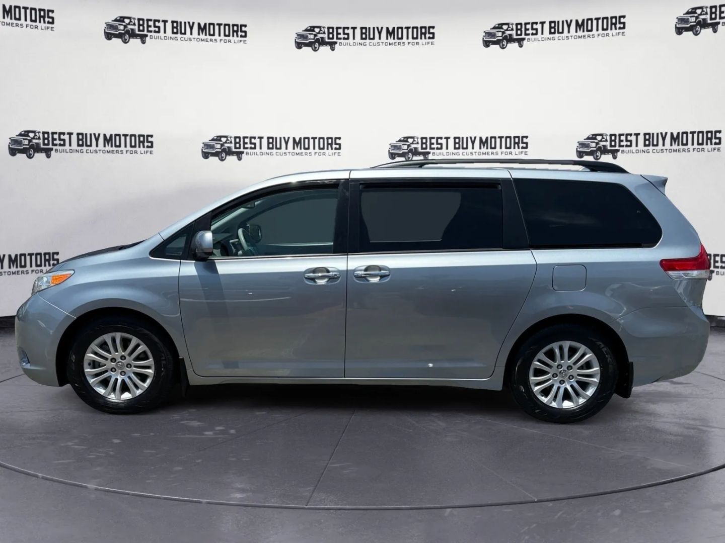 2011 Toyota Sienna XLE Premium photo 4