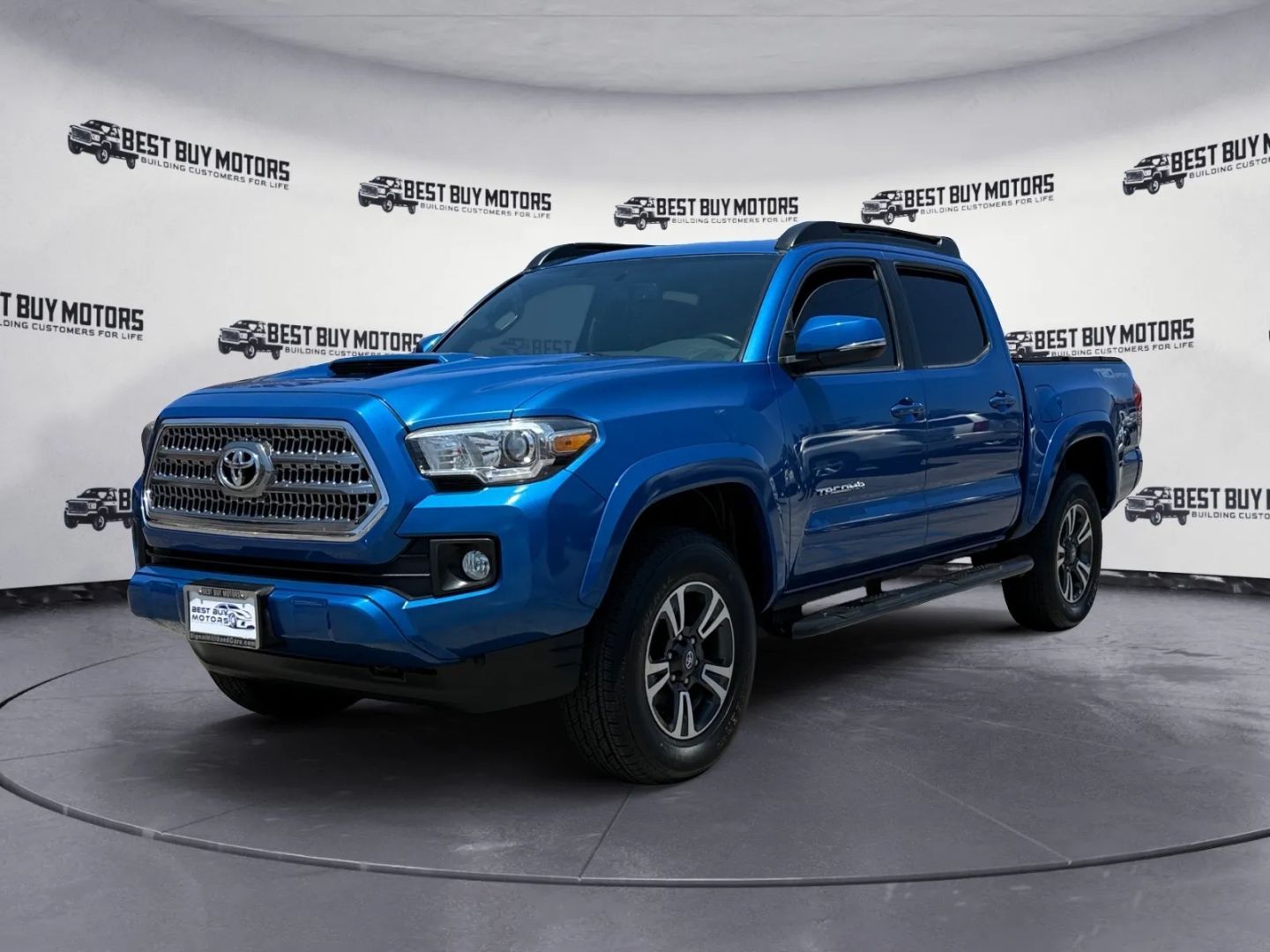 2016 Toyota Tacoma TRD Sport photo 3