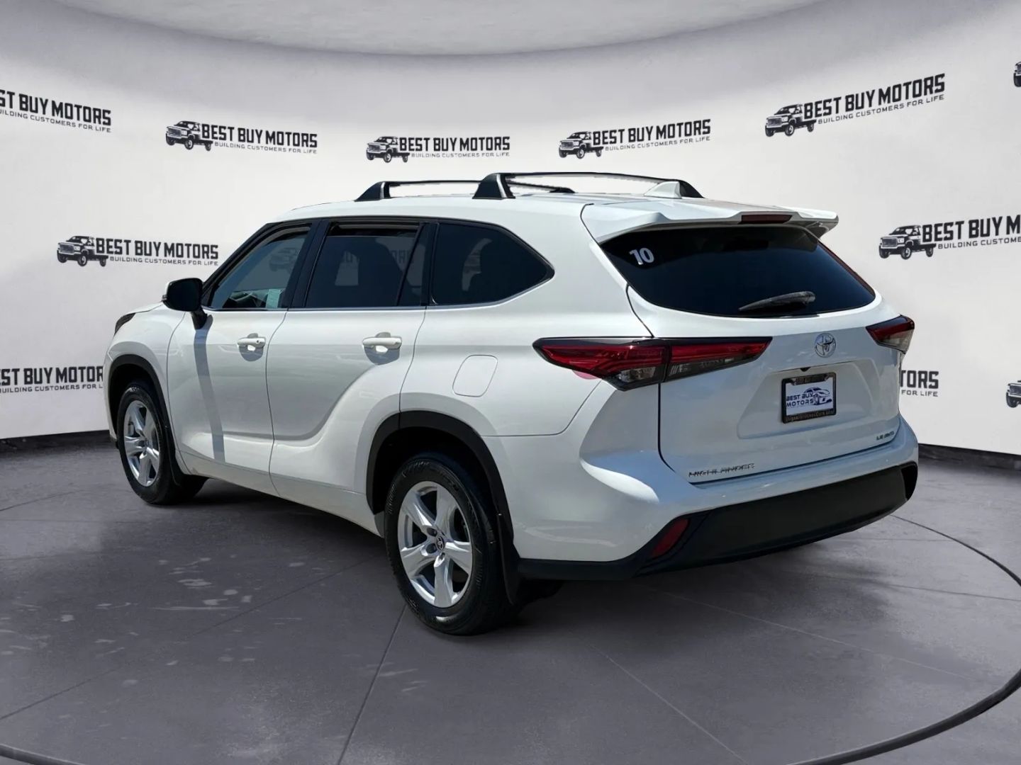 2020 Toyota Highlander LE Sport photo 2