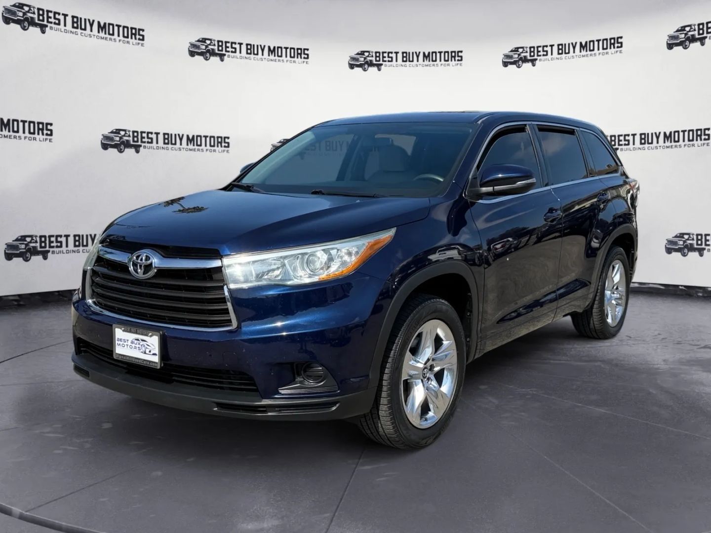 2015 Toyota Highlander LE photo 2