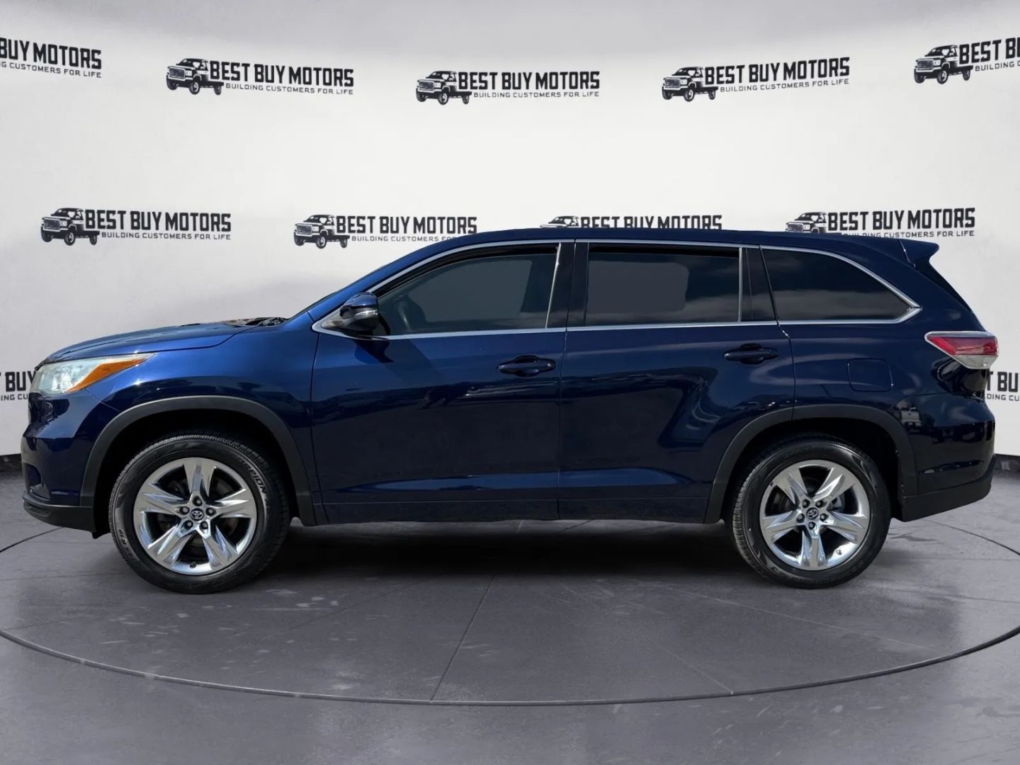 2015 Toyota Highlander LE photo 3