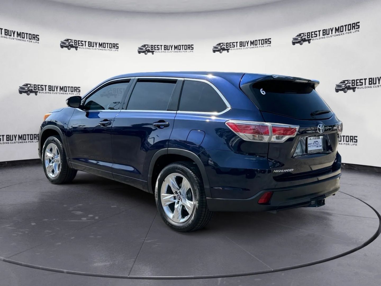 2015 Toyota Highlander LE photo 4