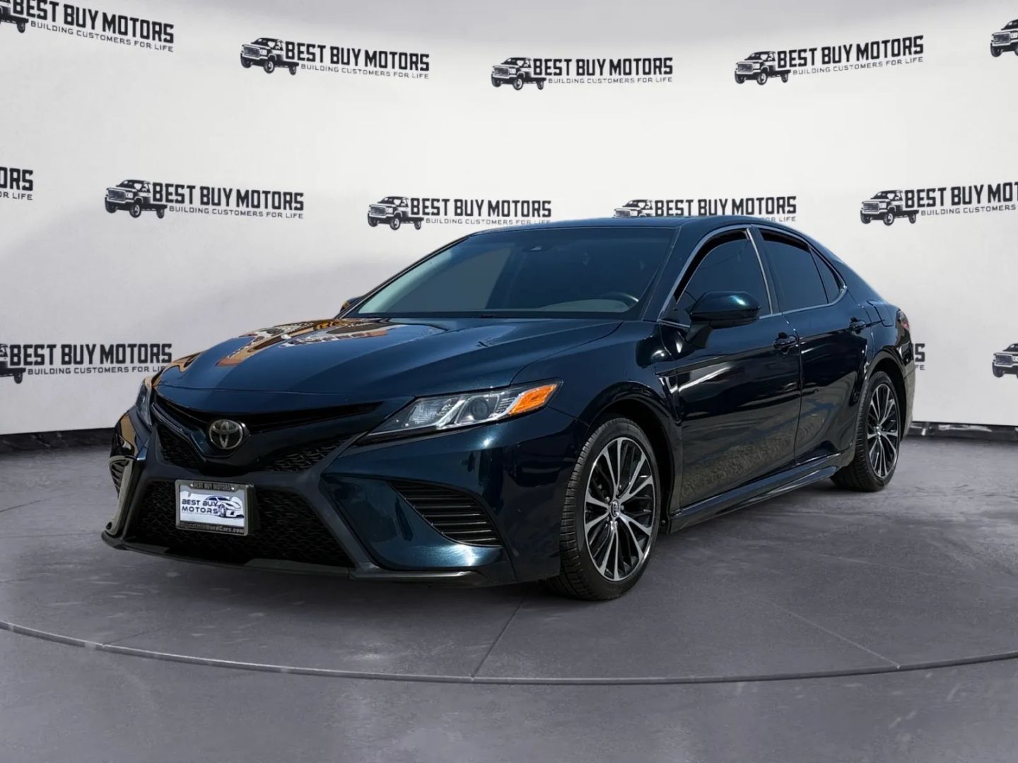 2018 Toyota Camry SE photo 3