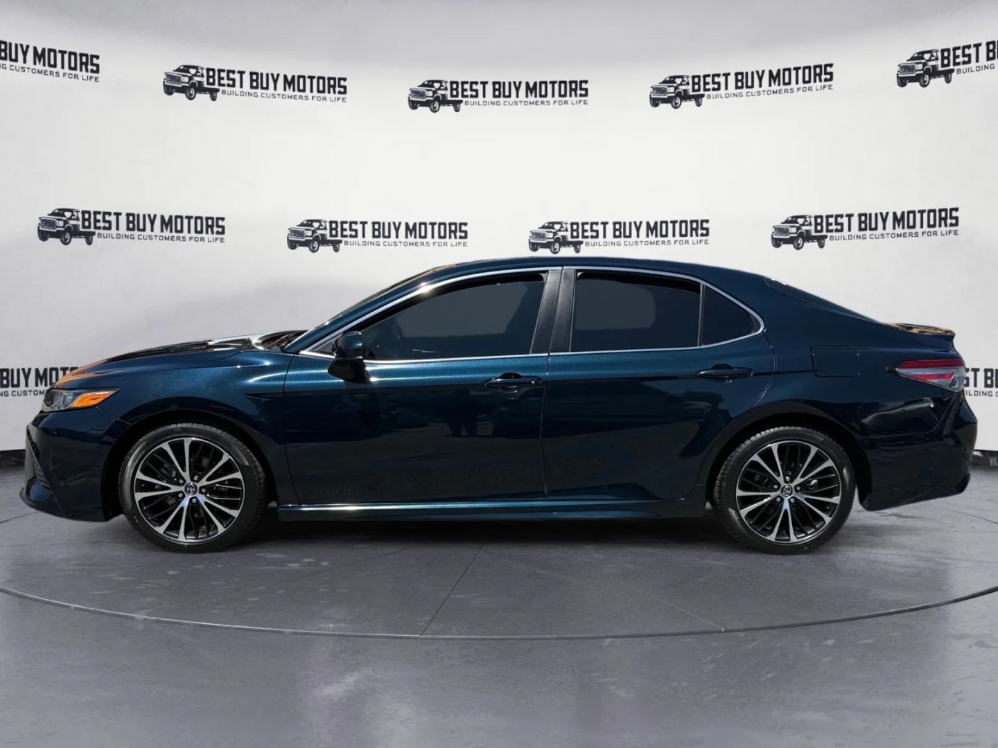 2018 Toyota Camry SE photo 4