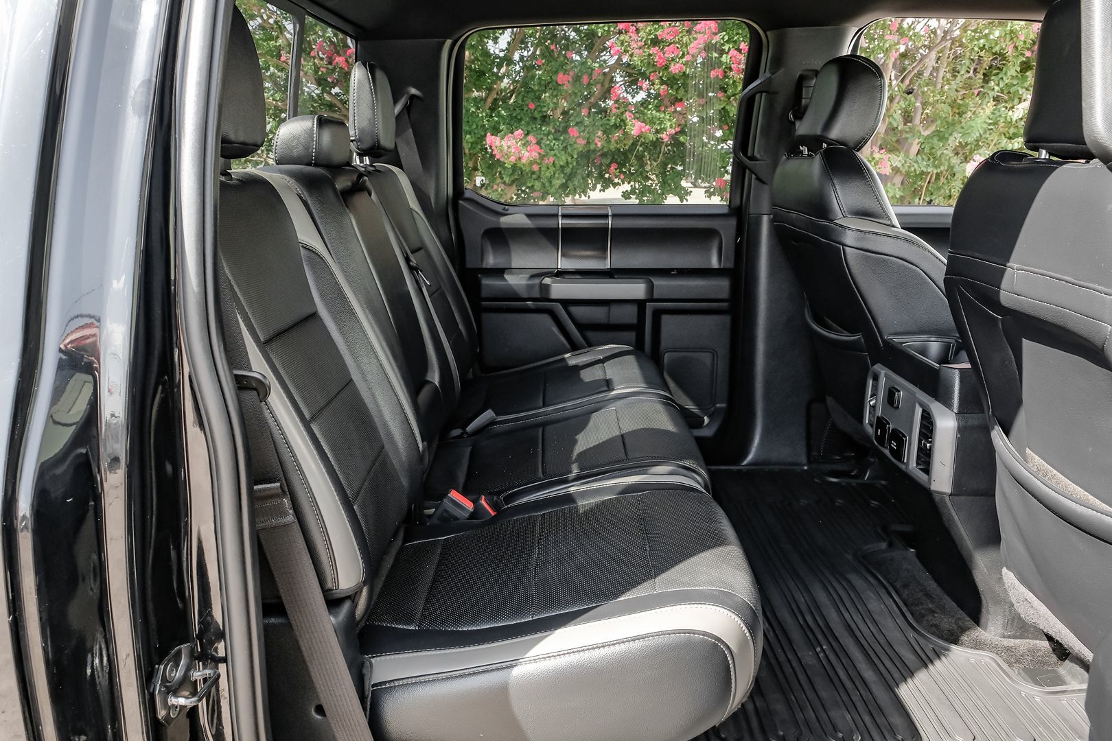 2018 Ford F-150 Raptor photo 32