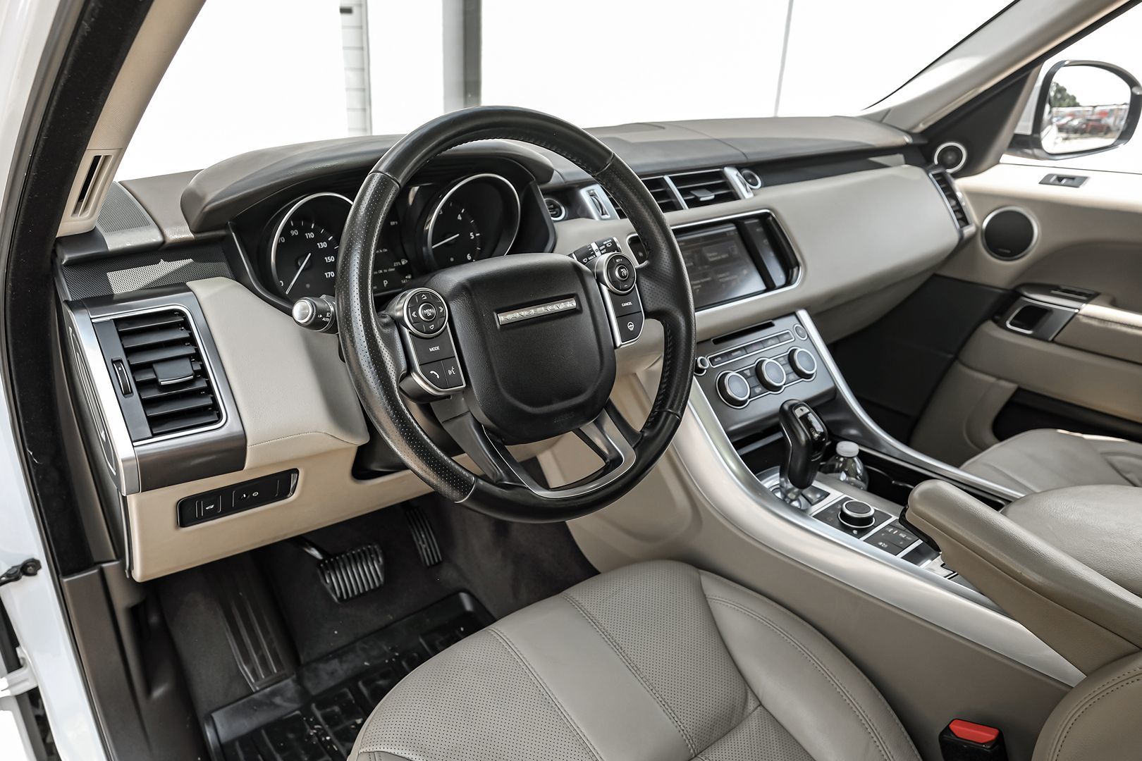 2016 Land Rover Range Rover Sport SE photo 4
