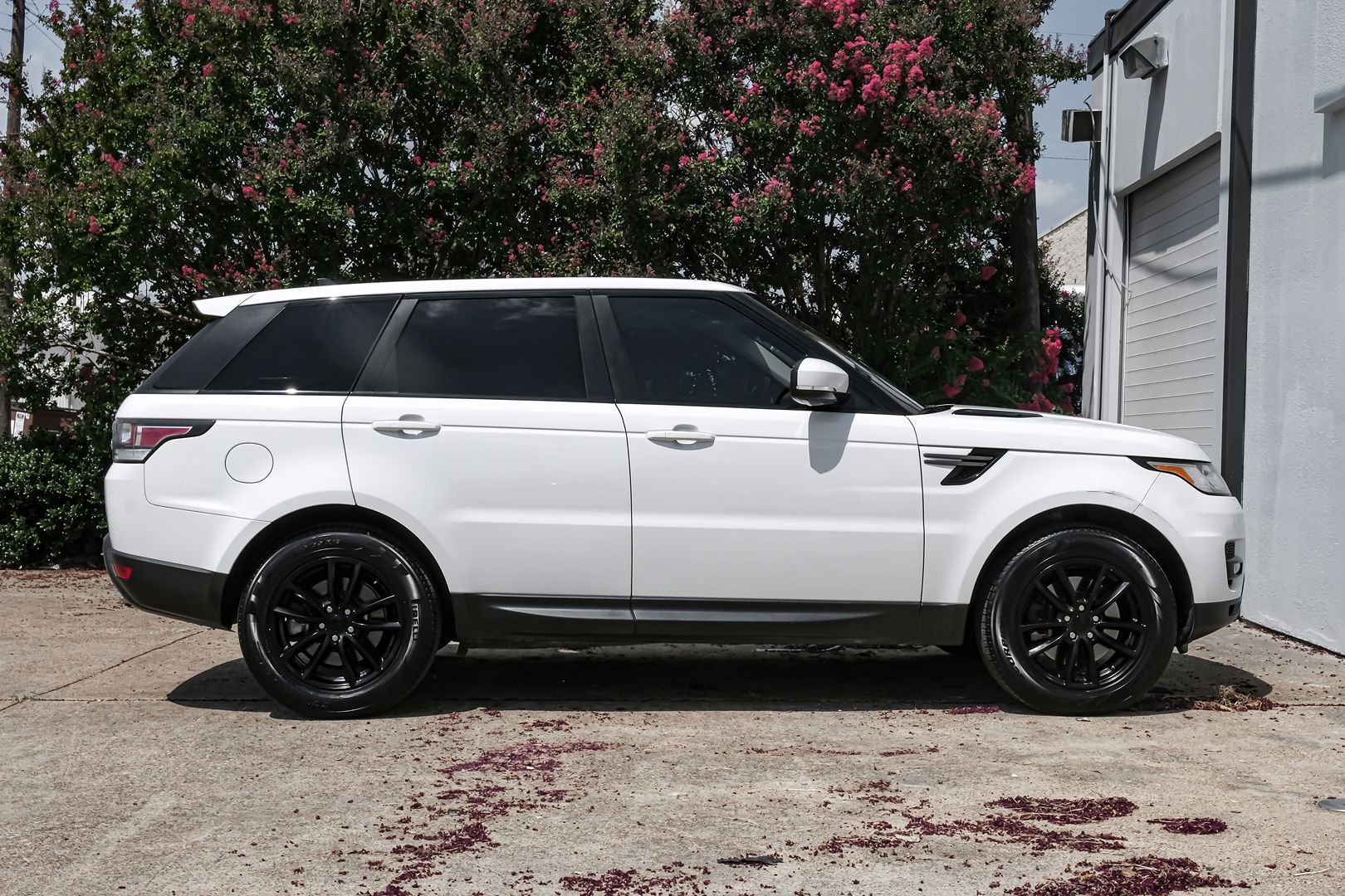2016 Land Rover Range Rover Sport SE photo 8