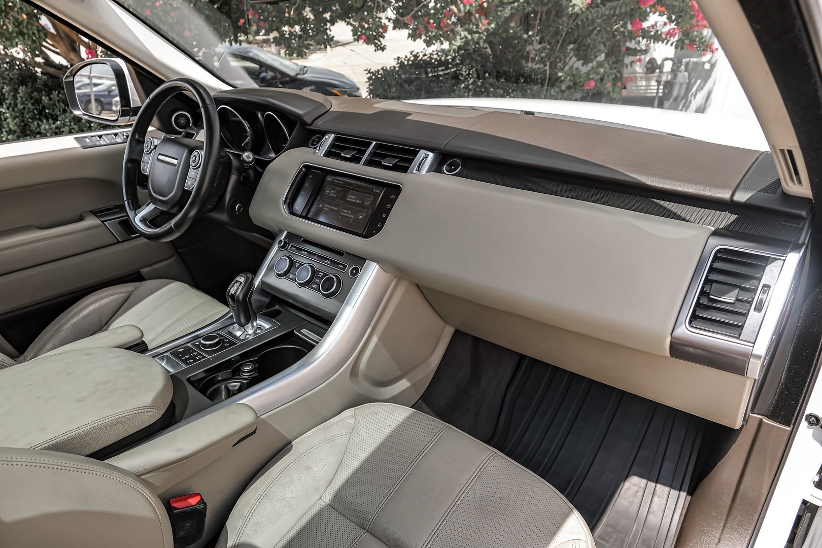 2016 Land Rover Range Rover Sport SE photo 16