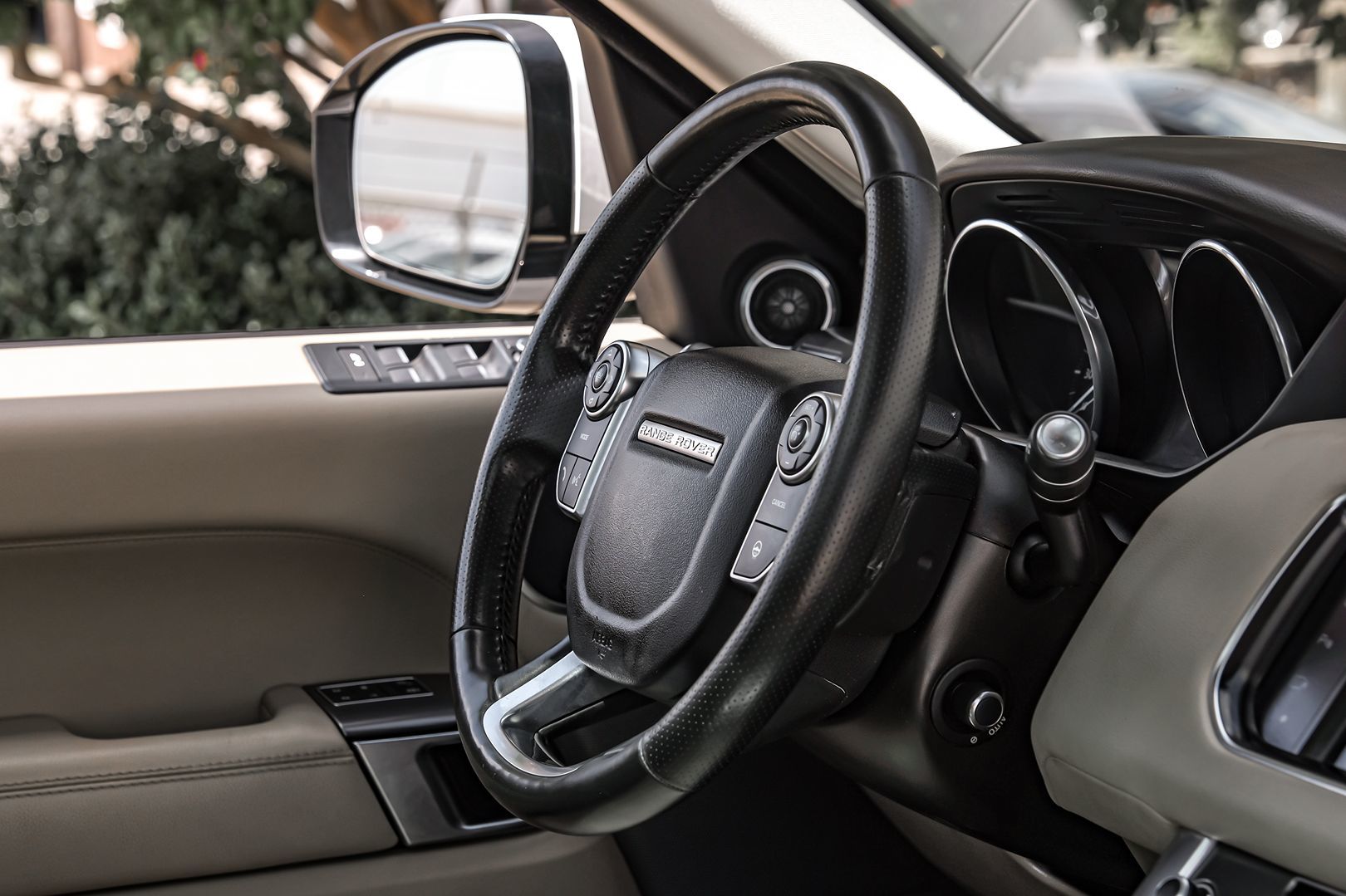 2016 Land Rover Range Rover Sport SE photo 18
