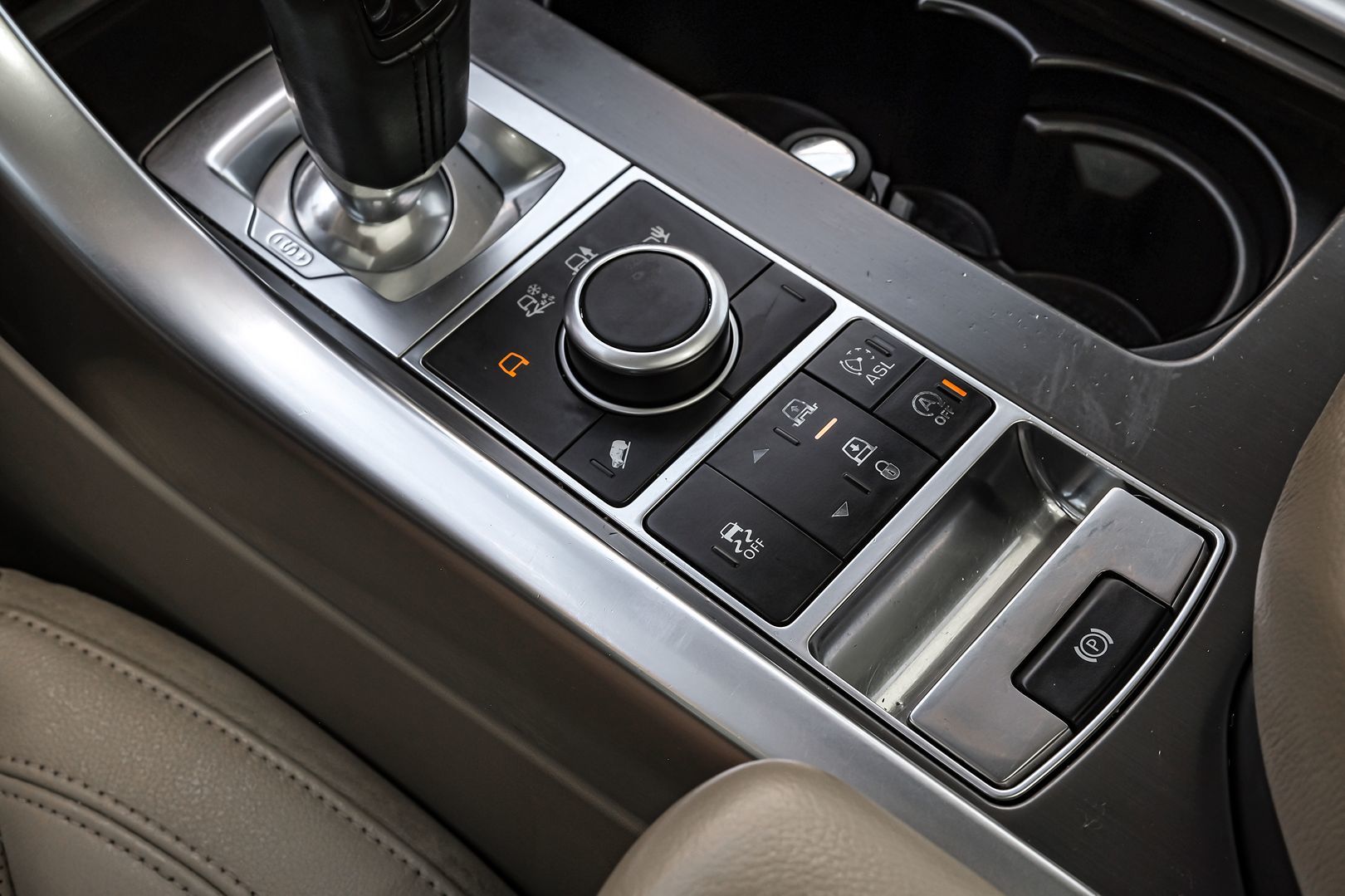 2016 Land Rover Range Rover Sport SE photo 28