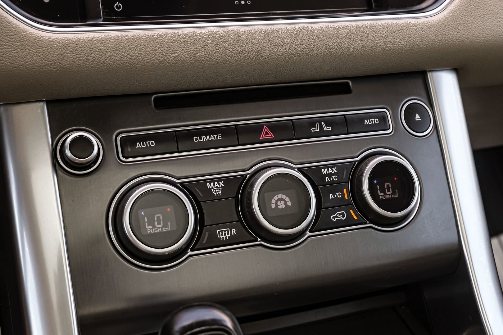 2016 Land Rover Range Rover Sport SE photo 29