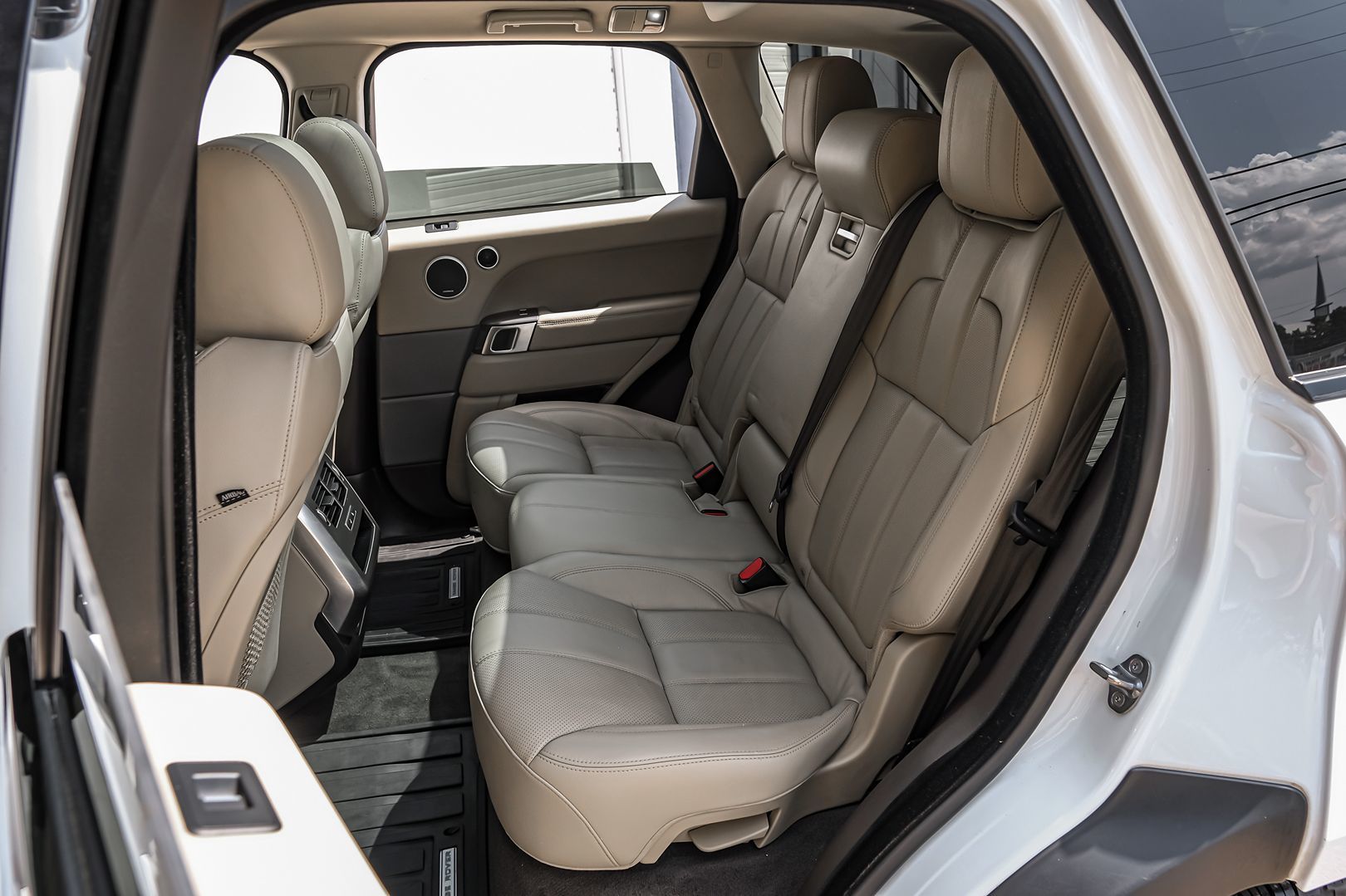 2016 Land Rover Range Rover Sport SE photo 45