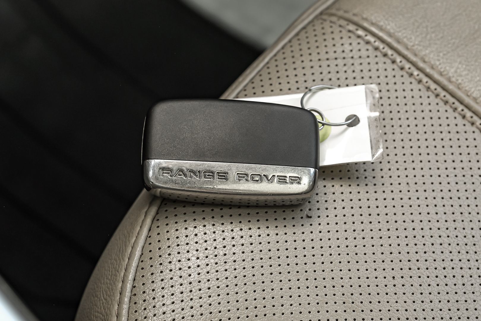 2016 Land Rover Range Rover Sport SE photo 2