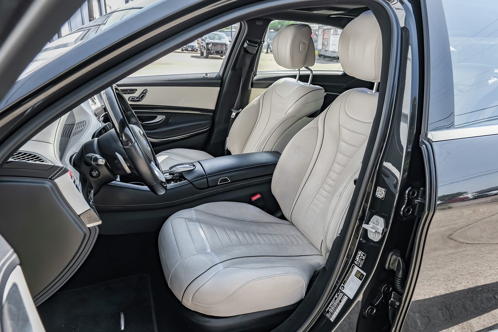 2018 Mercedes Benz S 560 photo 2