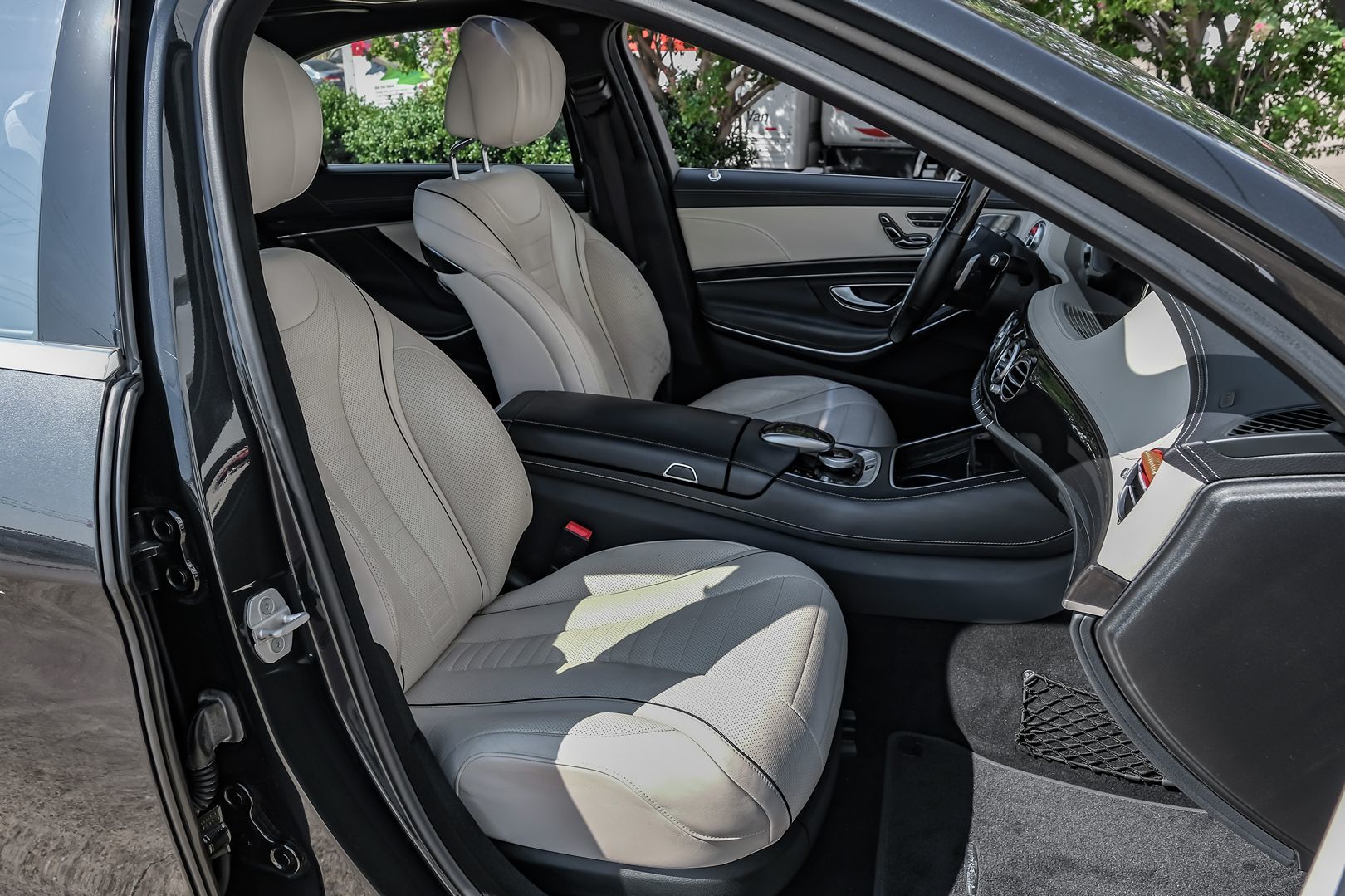 2018 Mercedes Benz S 560 photo 32