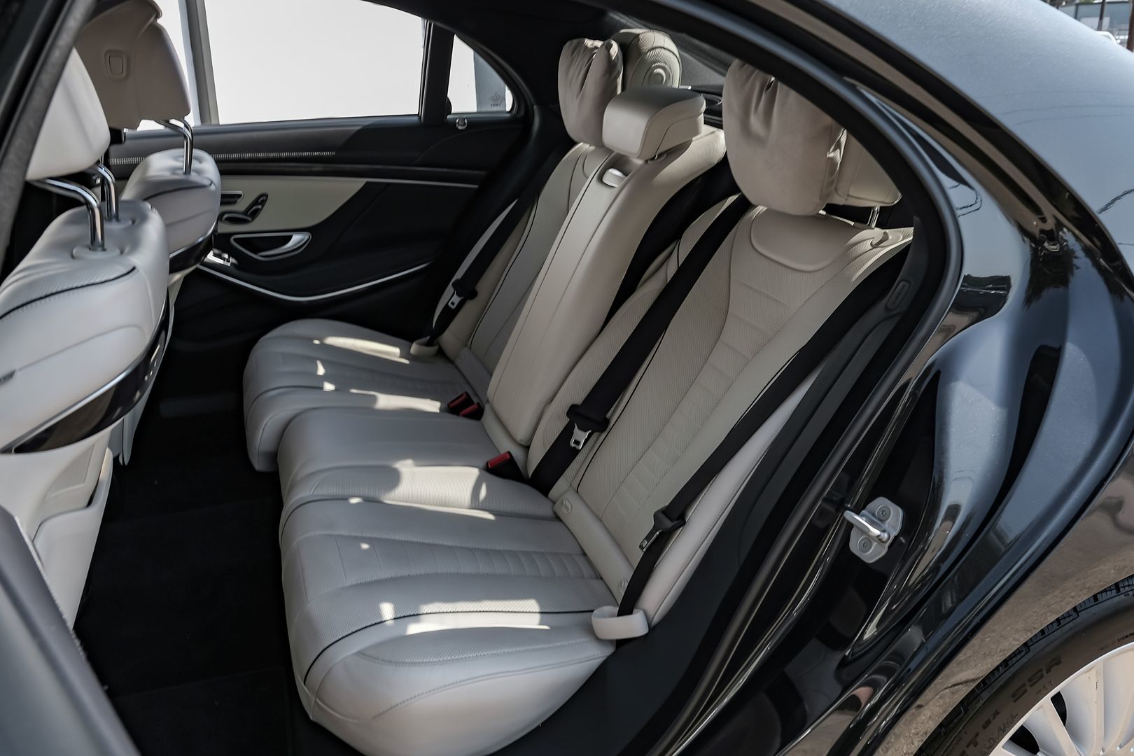 2018 Mercedes Benz S 560 photo 36