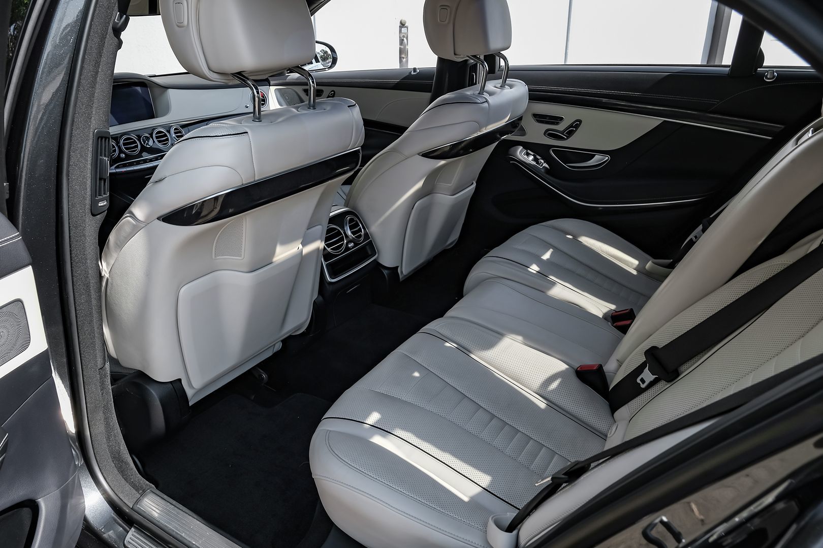 2018 Mercedes Benz S 560 photo 35