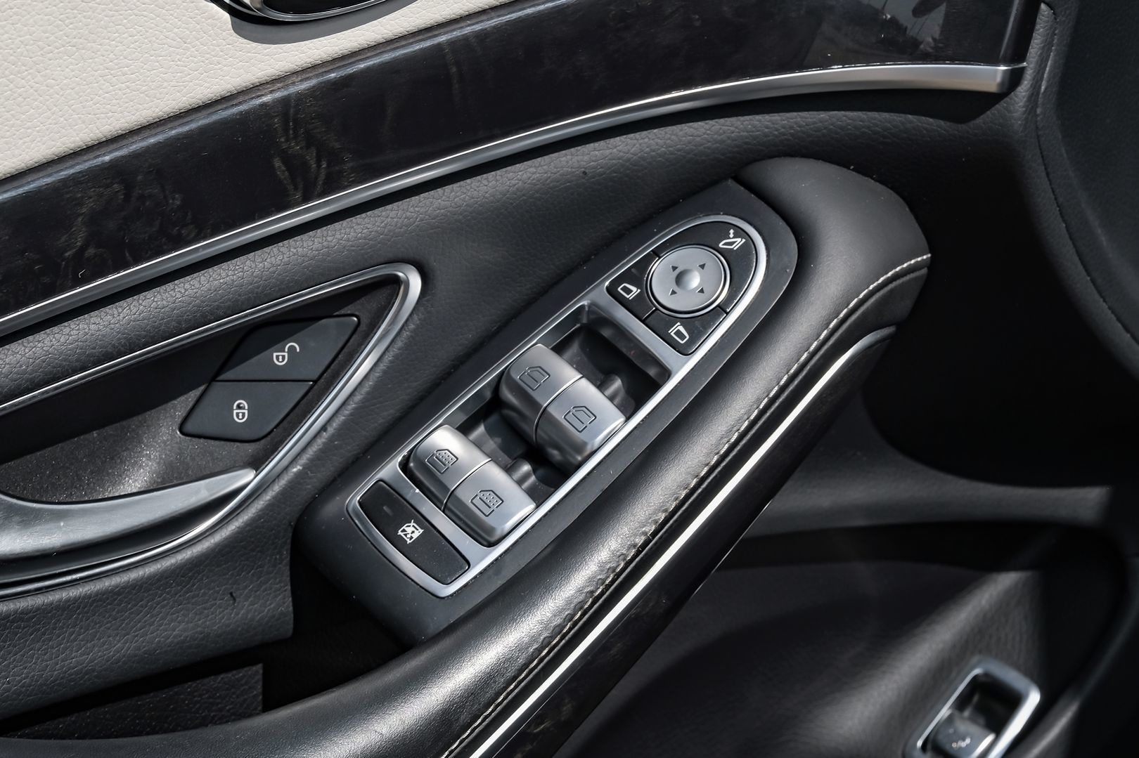 2018 Mercedes Benz S 560 photo 40
