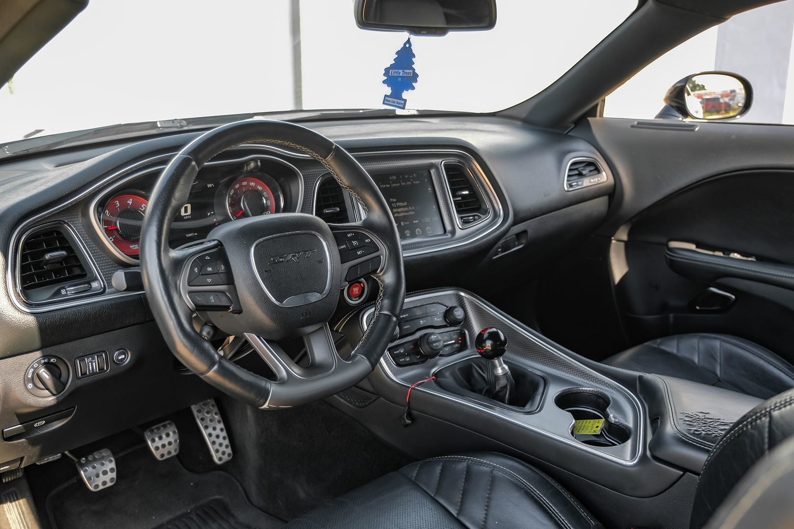 2015 Dodge Challenger SRT8 Hellcat photo 2