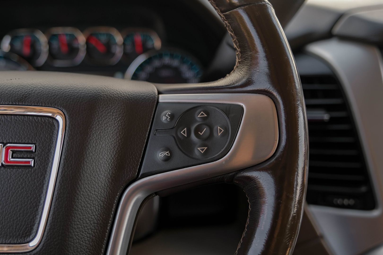 2018 GMC Yukon SLT - Photo 16