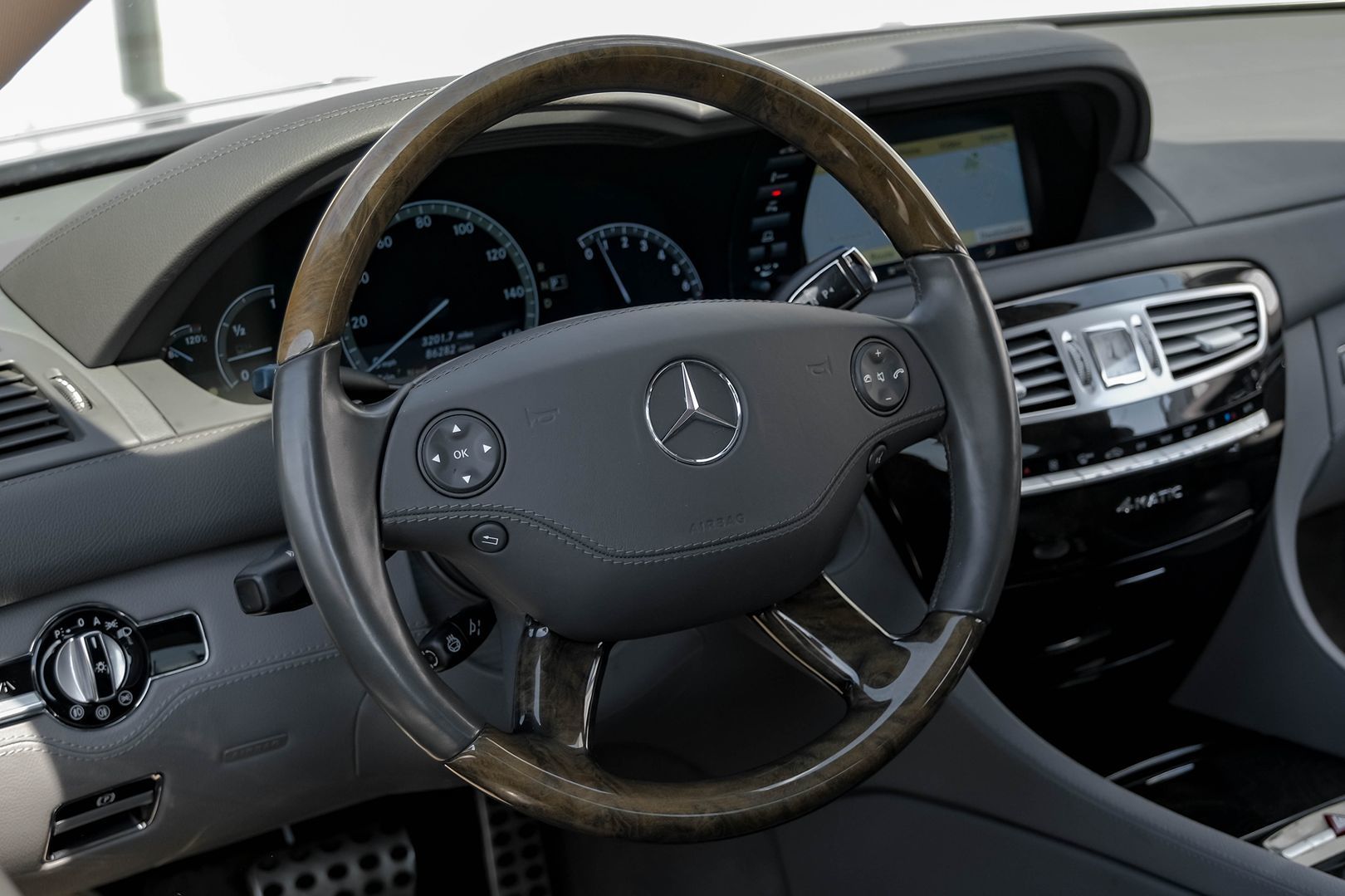 2010 Mercedes Benz CL 550 4MATIC photo 11
