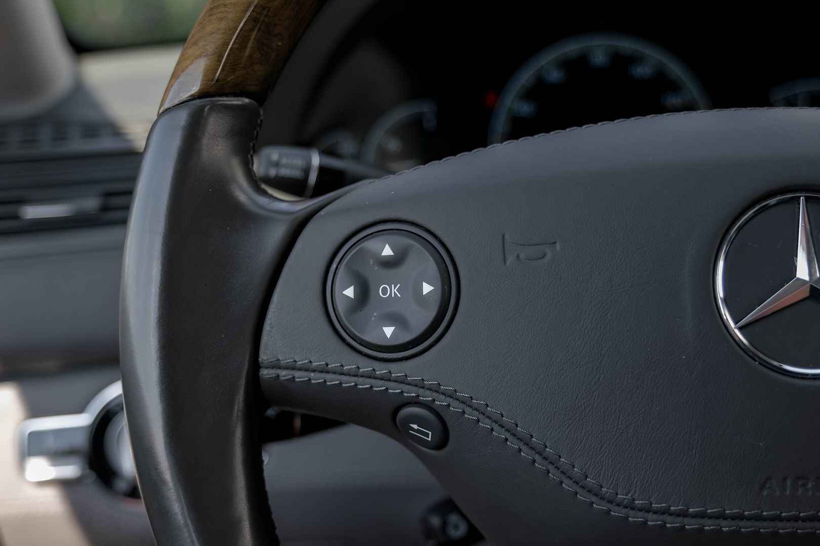2010 Mercedes Benz CL 550 4MATIC photo 12