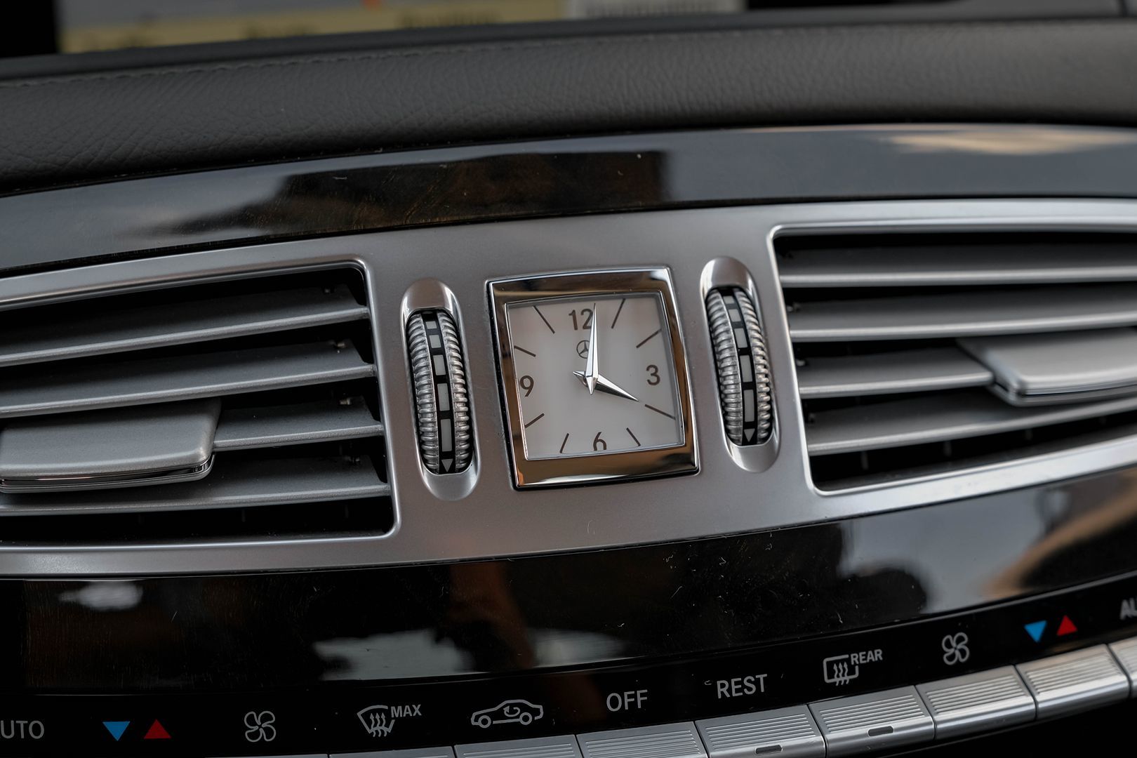 2010 Mercedes Benz CL 550 4MATIC photo 23
