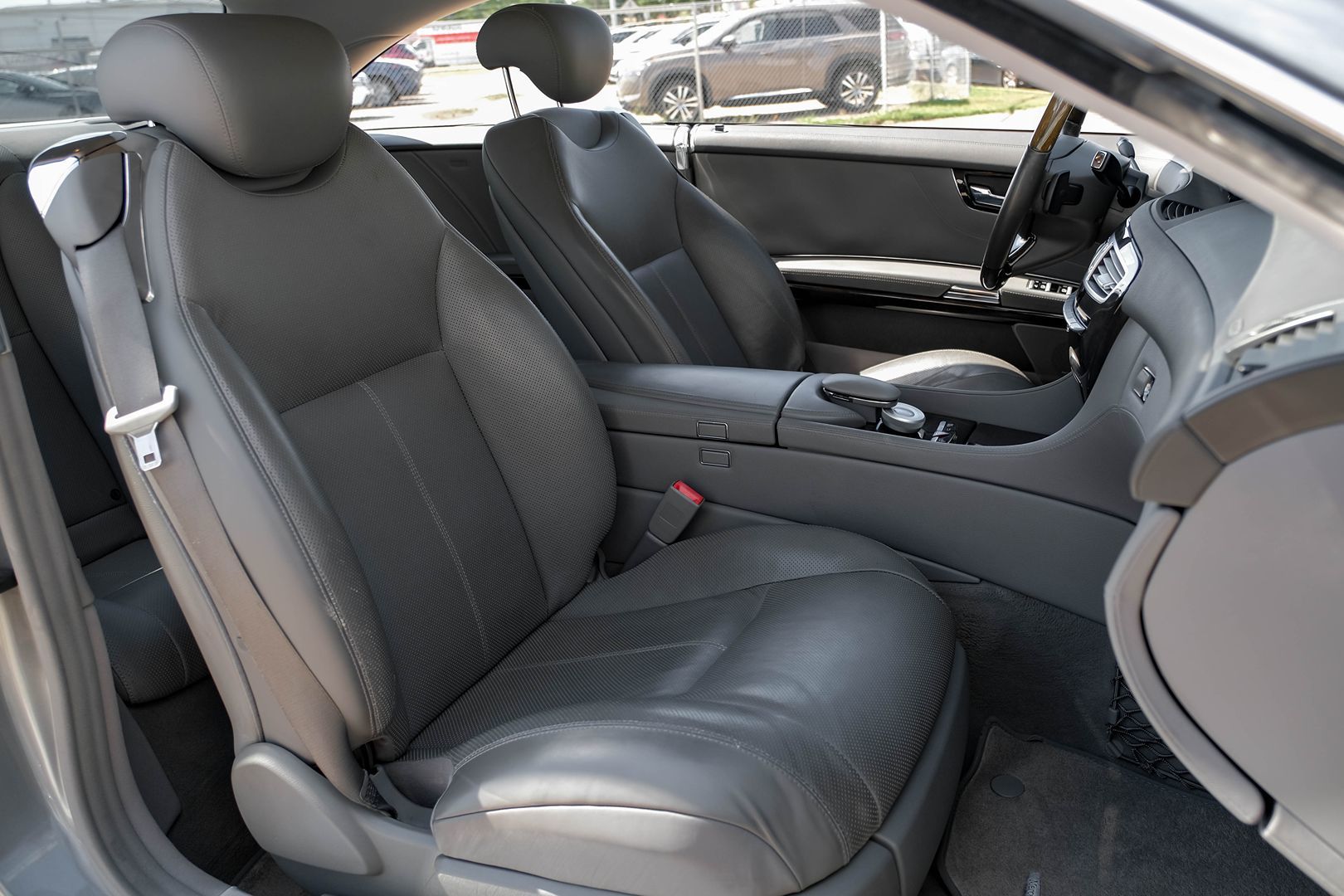 2010 Mercedes Benz CL 550 4MATIC photo 29