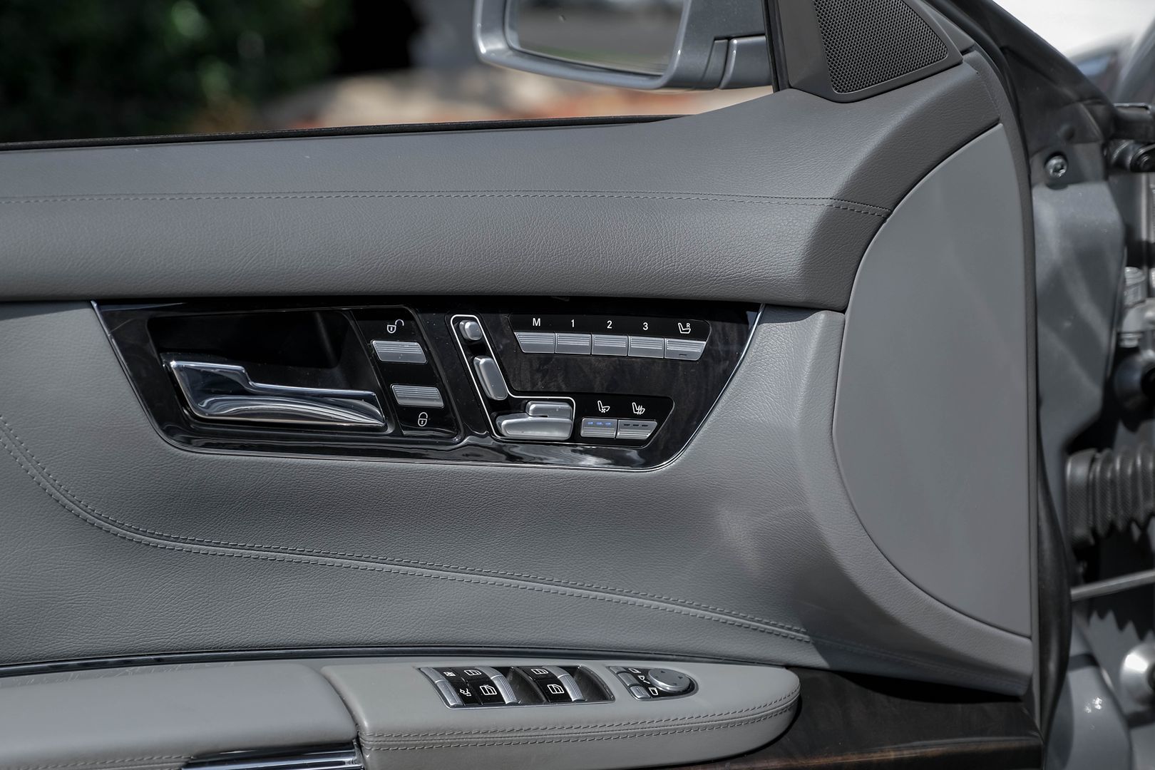 2010 Mercedes Benz CL 550 4MATIC photo 34