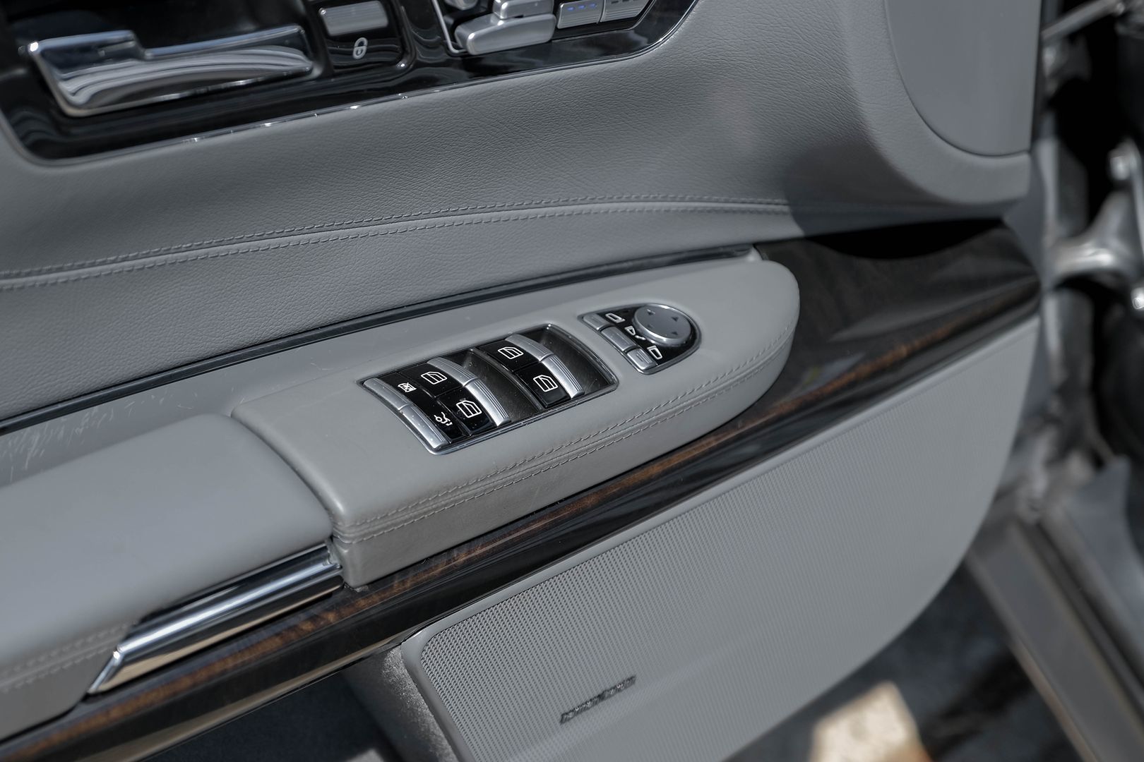 2010 Mercedes Benz CL 550 4MATIC photo 35