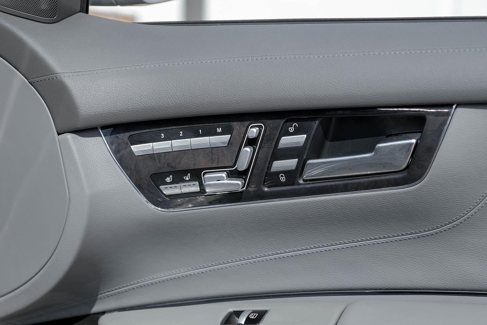 2010 Mercedes Benz CL 550 4MATIC photo 37