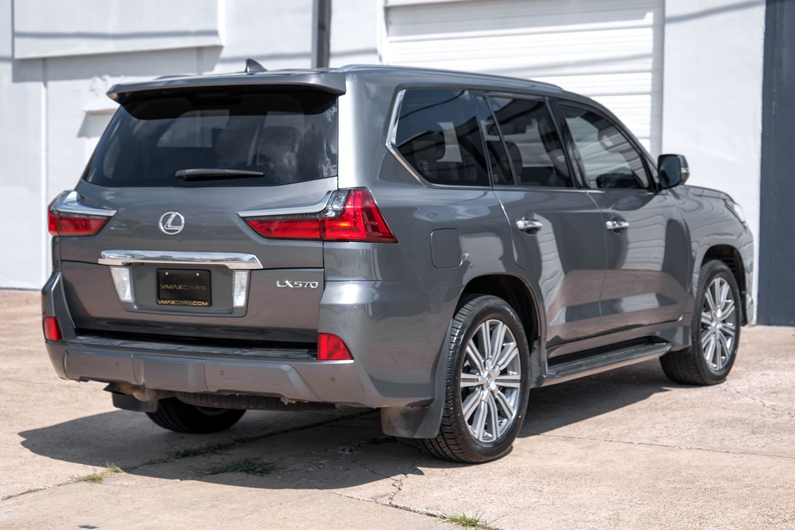 2016 Lexus LX 570 photo 9