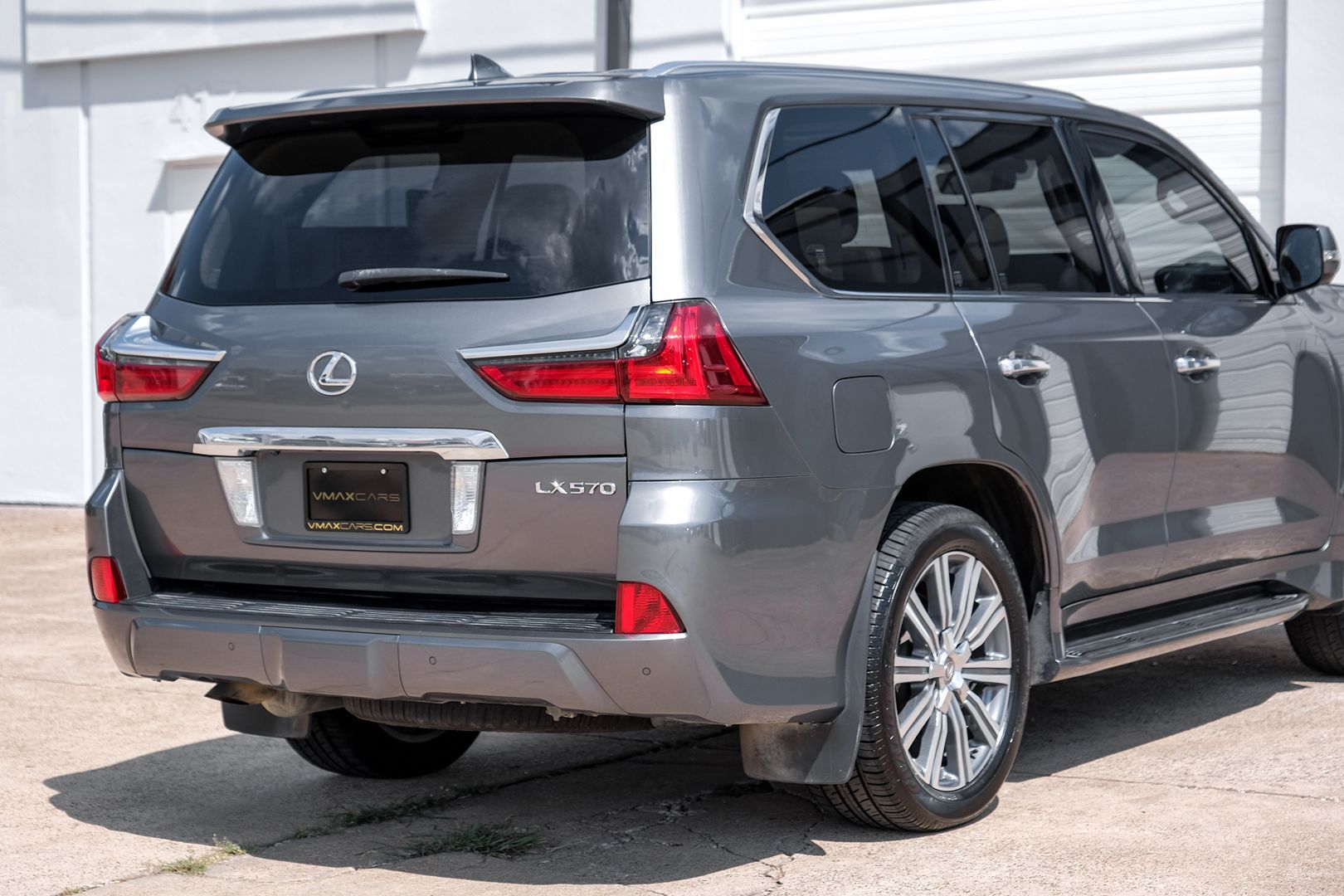 2016 Lexus LX 570 photo 10
