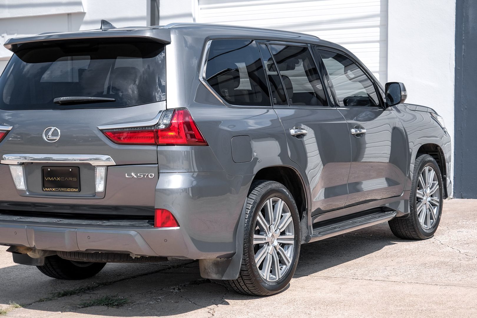 2016 Lexus LX 570 photo 11