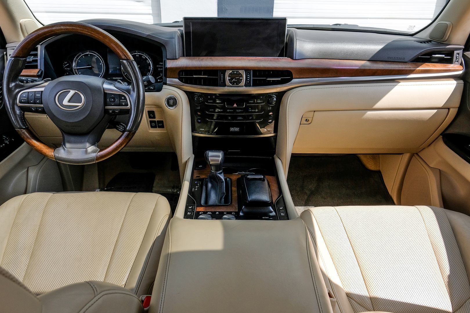2016 Lexus LX 570 photo 15