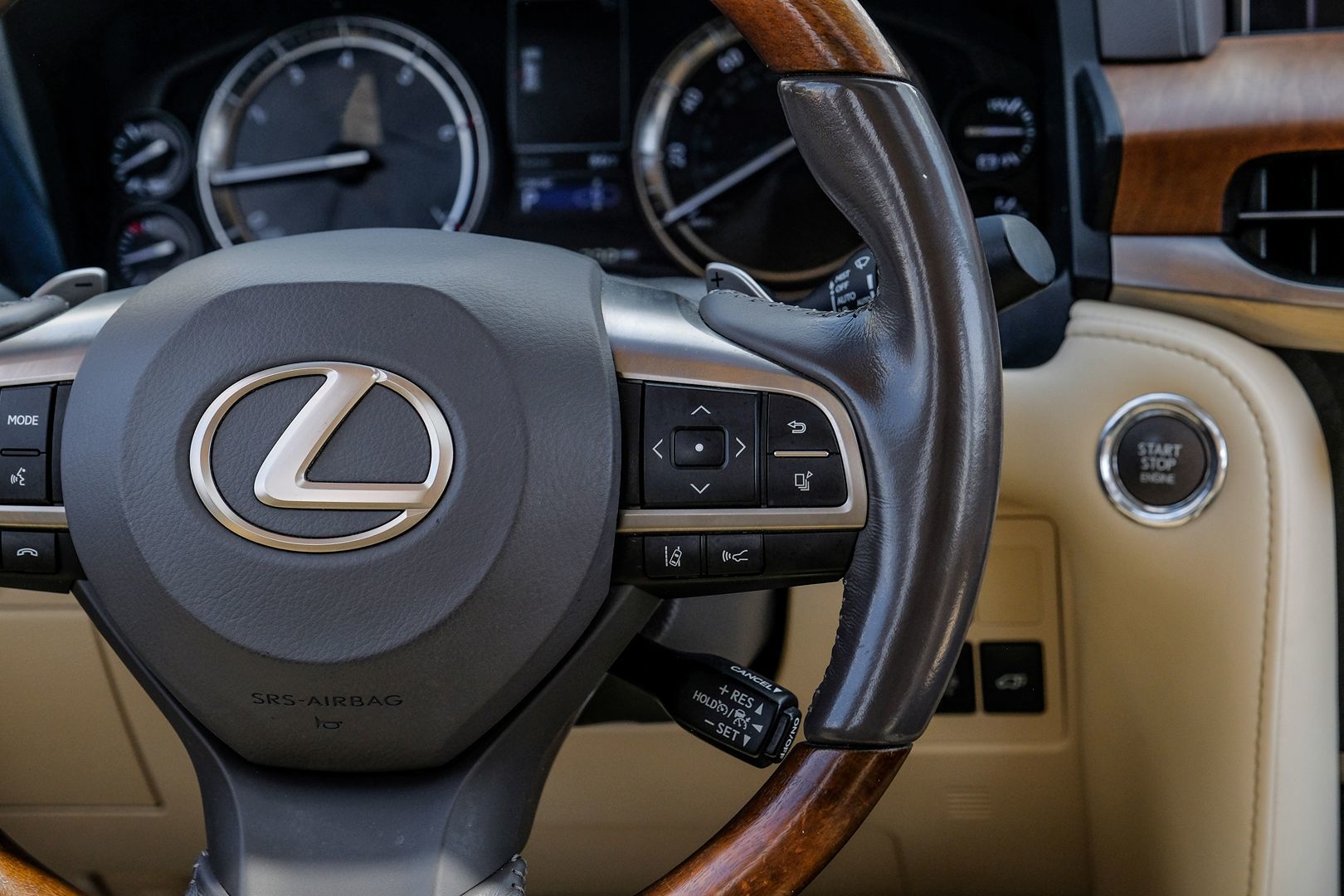2016 Lexus LX 570 photo 19