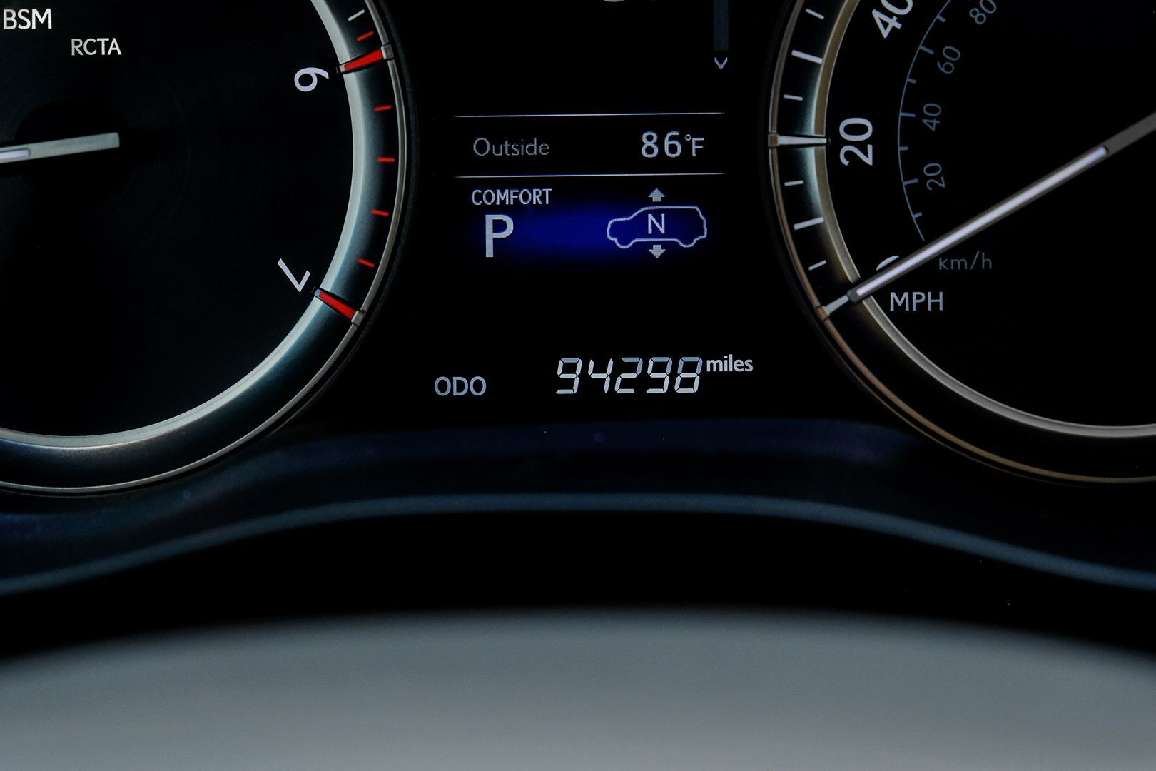2016 Lexus LX 570 photo 21