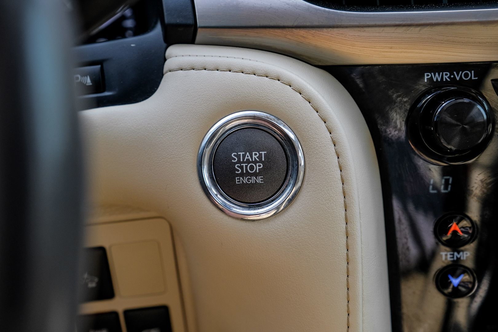 2016 Lexus LX 570 photo 22