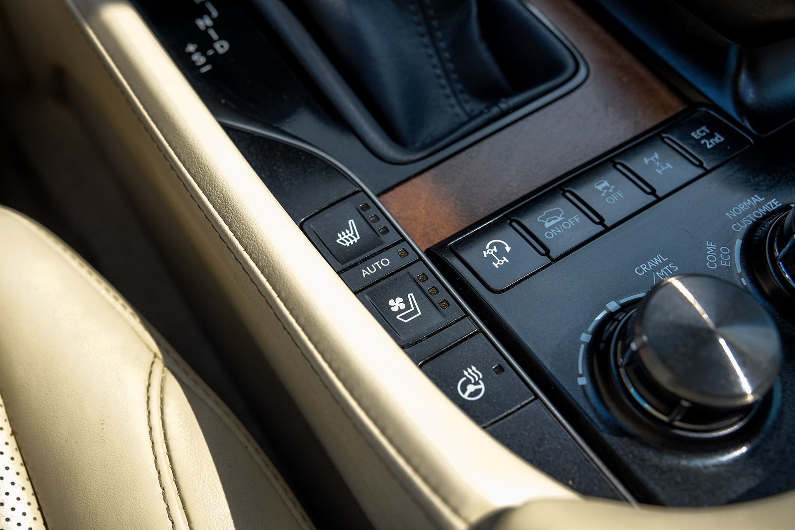 2016 Lexus LX 570 photo 25