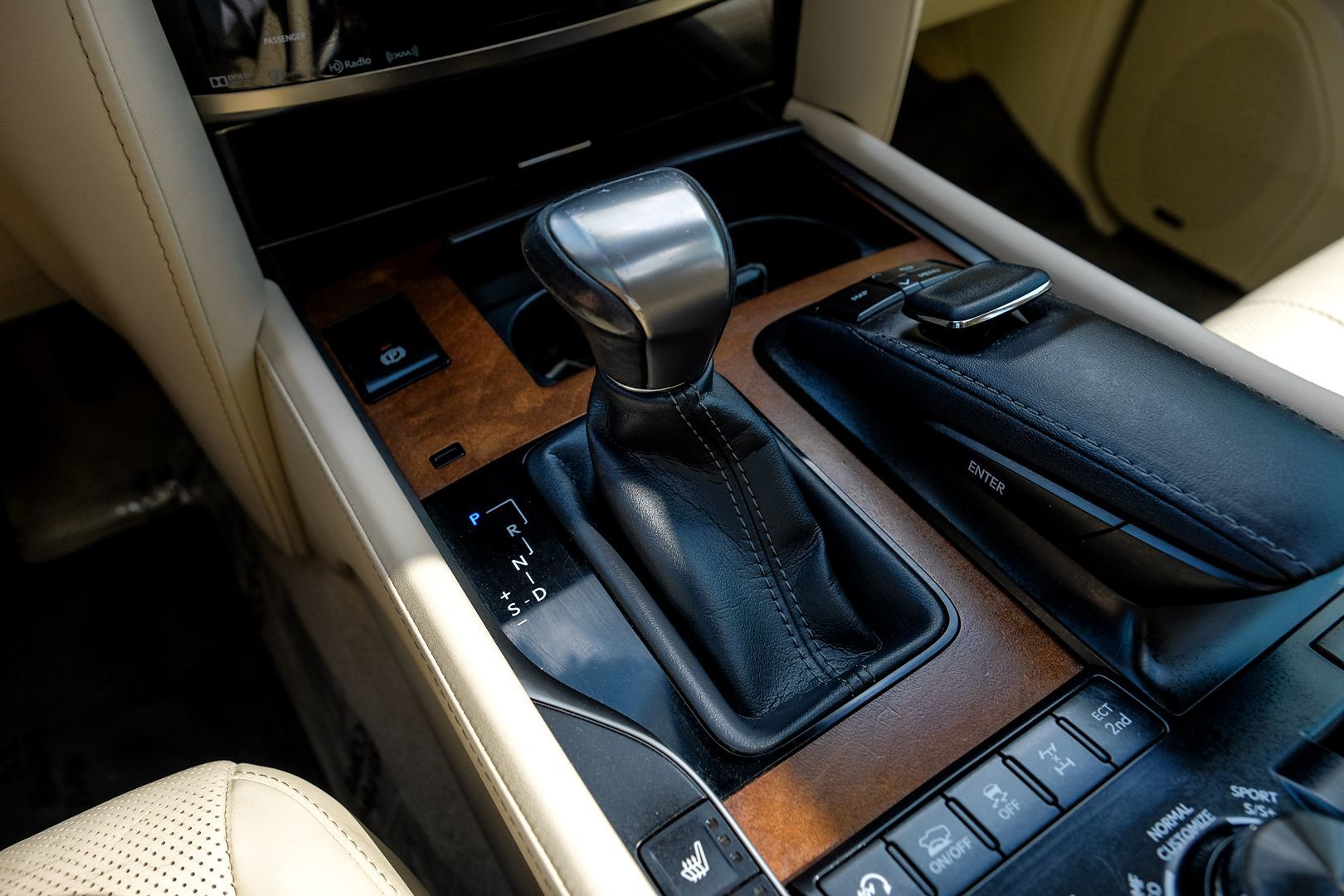 2016 Lexus LX 570 photo 27