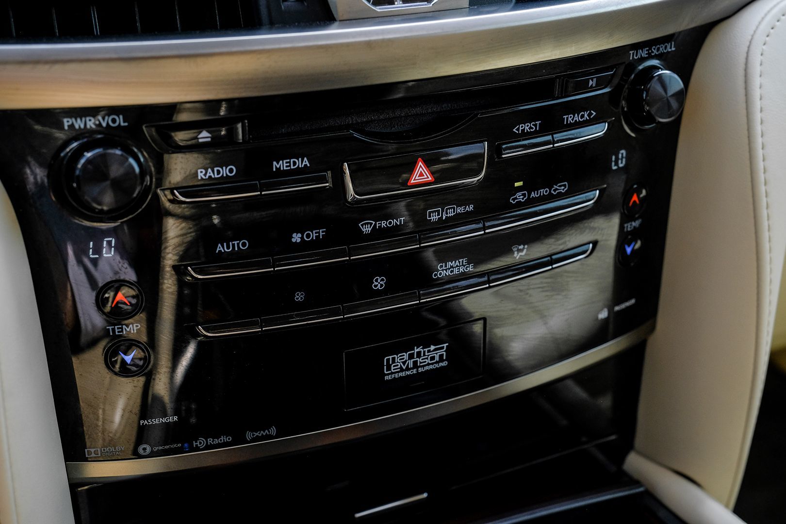 2016 Lexus LX 570 photo 29