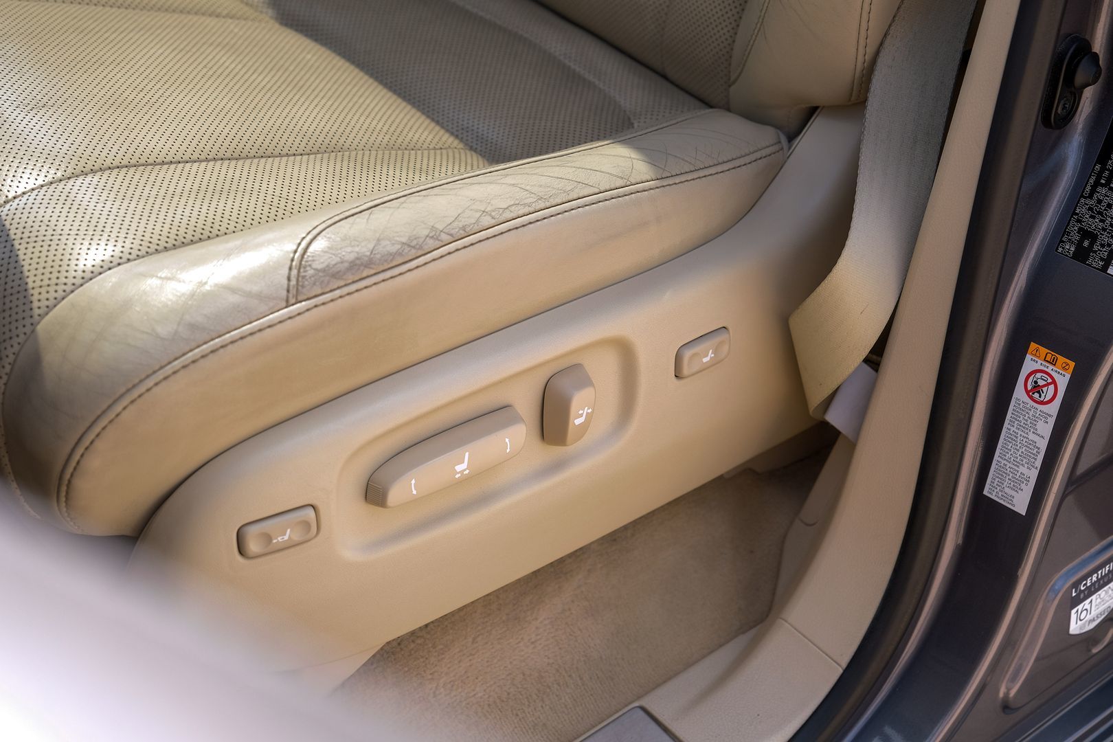 2016 Lexus LX 570 photo 32