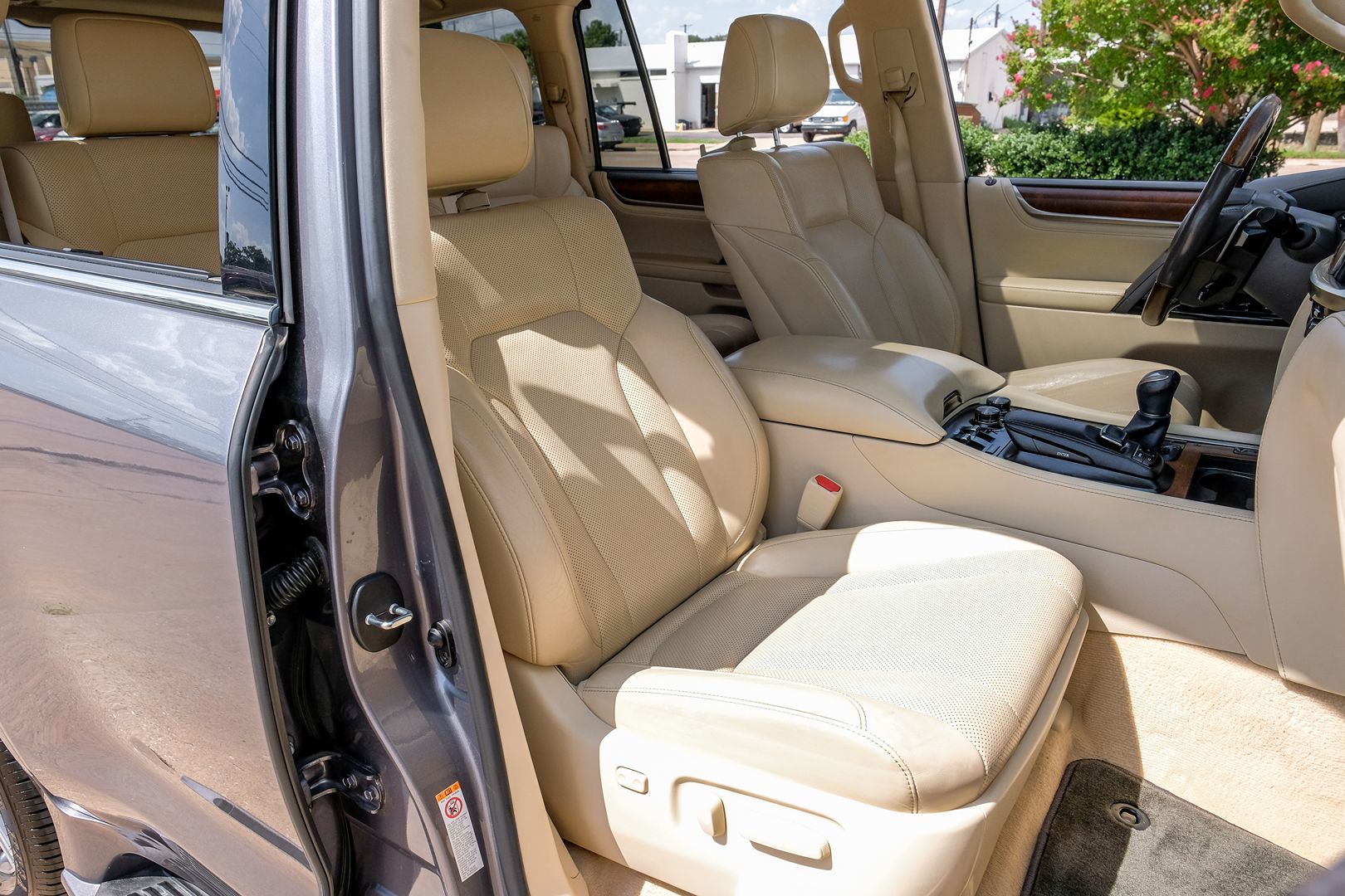 2016 Lexus LX 570 photo 33