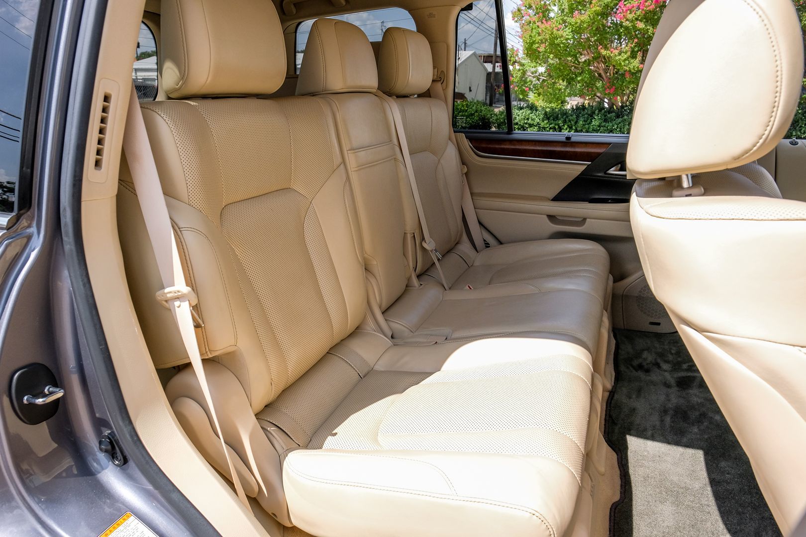 2016 Lexus LX 570 photo 34