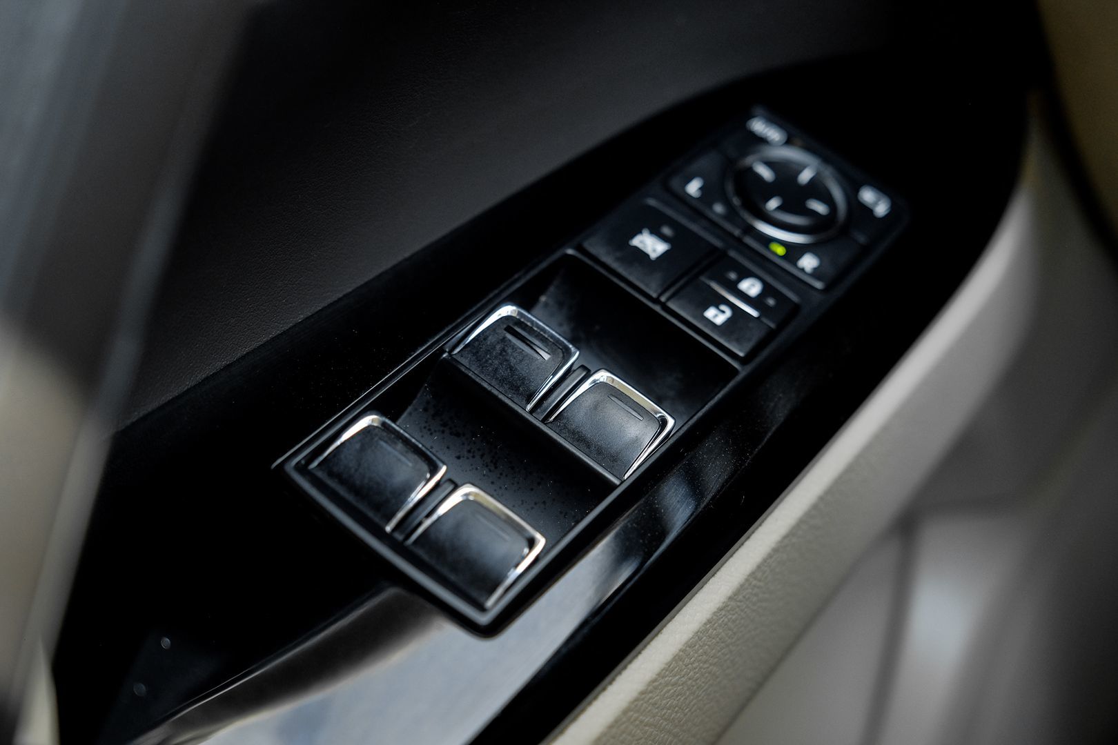 2016 Lexus LX 570 photo 40